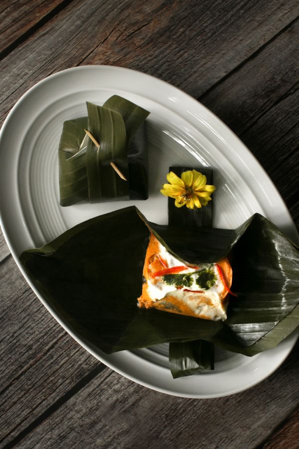 Ma Maison : Steamed Rice and Fish Curry in Banana Leaves